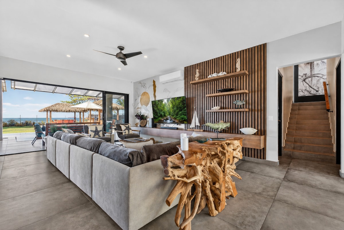 Costa Rica villa living room with ocean view
