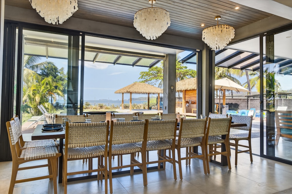 Costa Rica villa dining room overlooking the pool